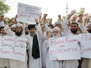 0_musulmanes-critican-a-benedicto-xvi-en-2006-500x315.jpg