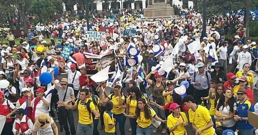 17_marcha-por-la-vida-ecuador-2.jpg