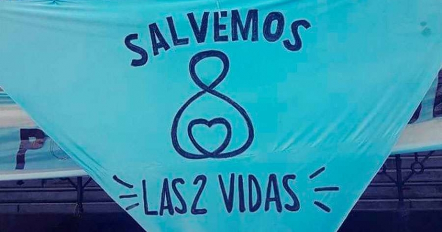 18_panueloceleste-facebooksalvemoslas2vidas-080819.jpg