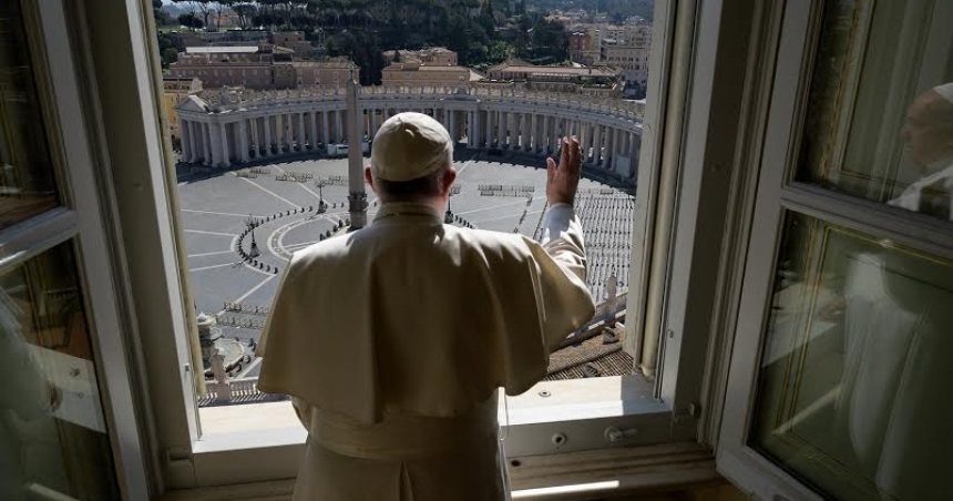 26_el-papa-bendice-a-roma.jpg