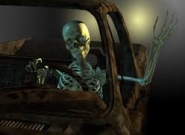 0_esqueleto-en-auto.jpg