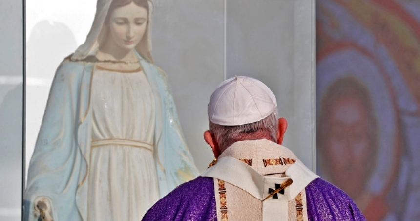 43_papa-y-la-virgen.jpg